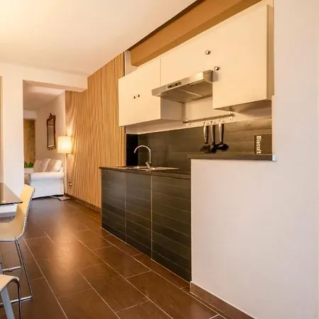 Alice-belle Epoque Cozy Retreat In The Heart Of Apartamento